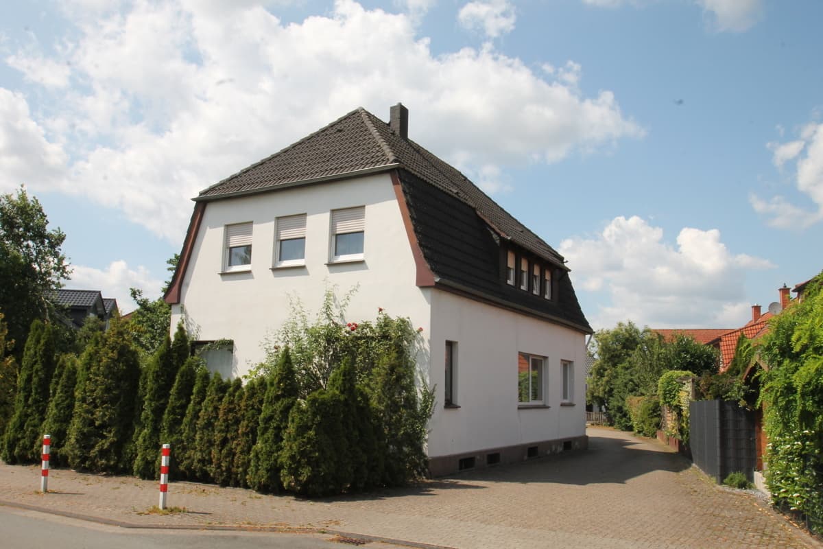Handwerker aufgepasst! Zweifamilienhaus mit großem Garten in ruhiger Wohnlage
