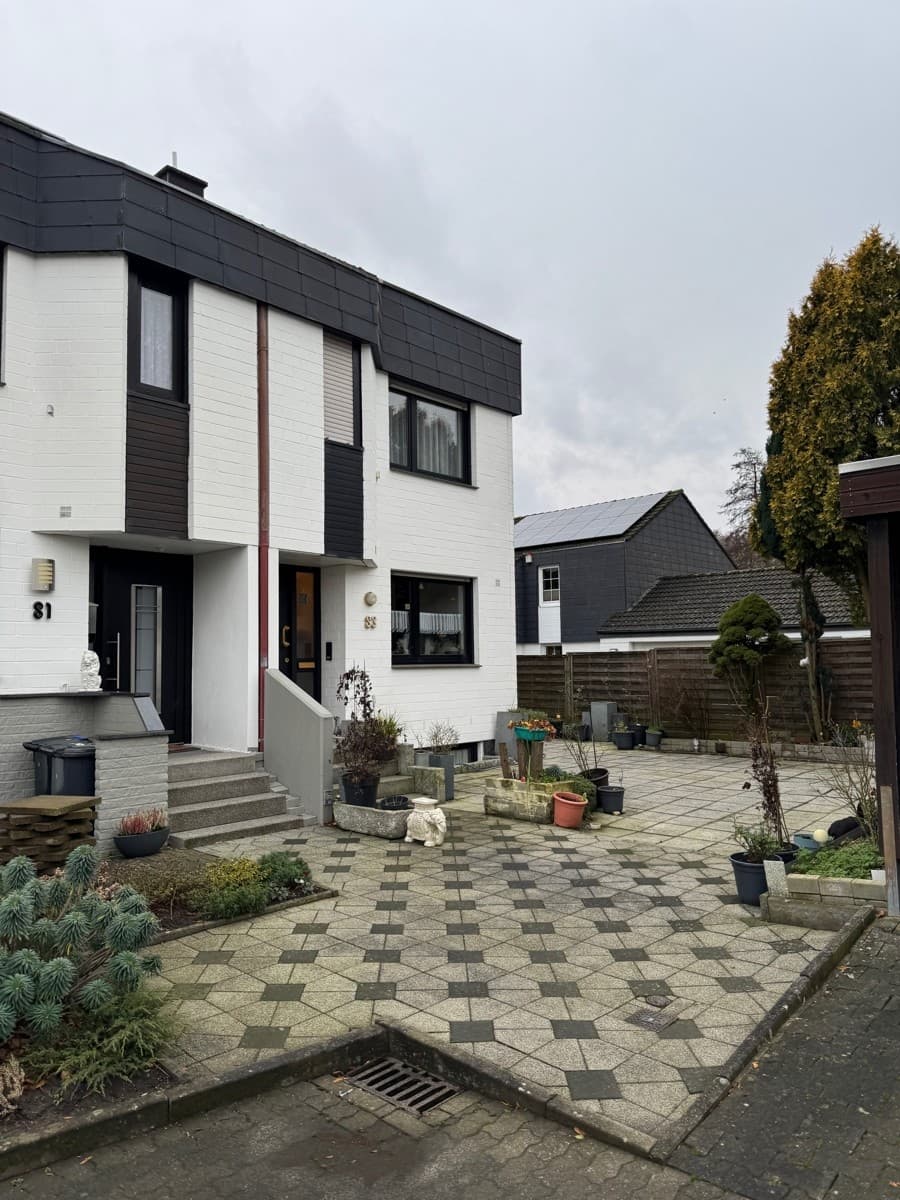Reihenendhaus in ruhriger Lage
