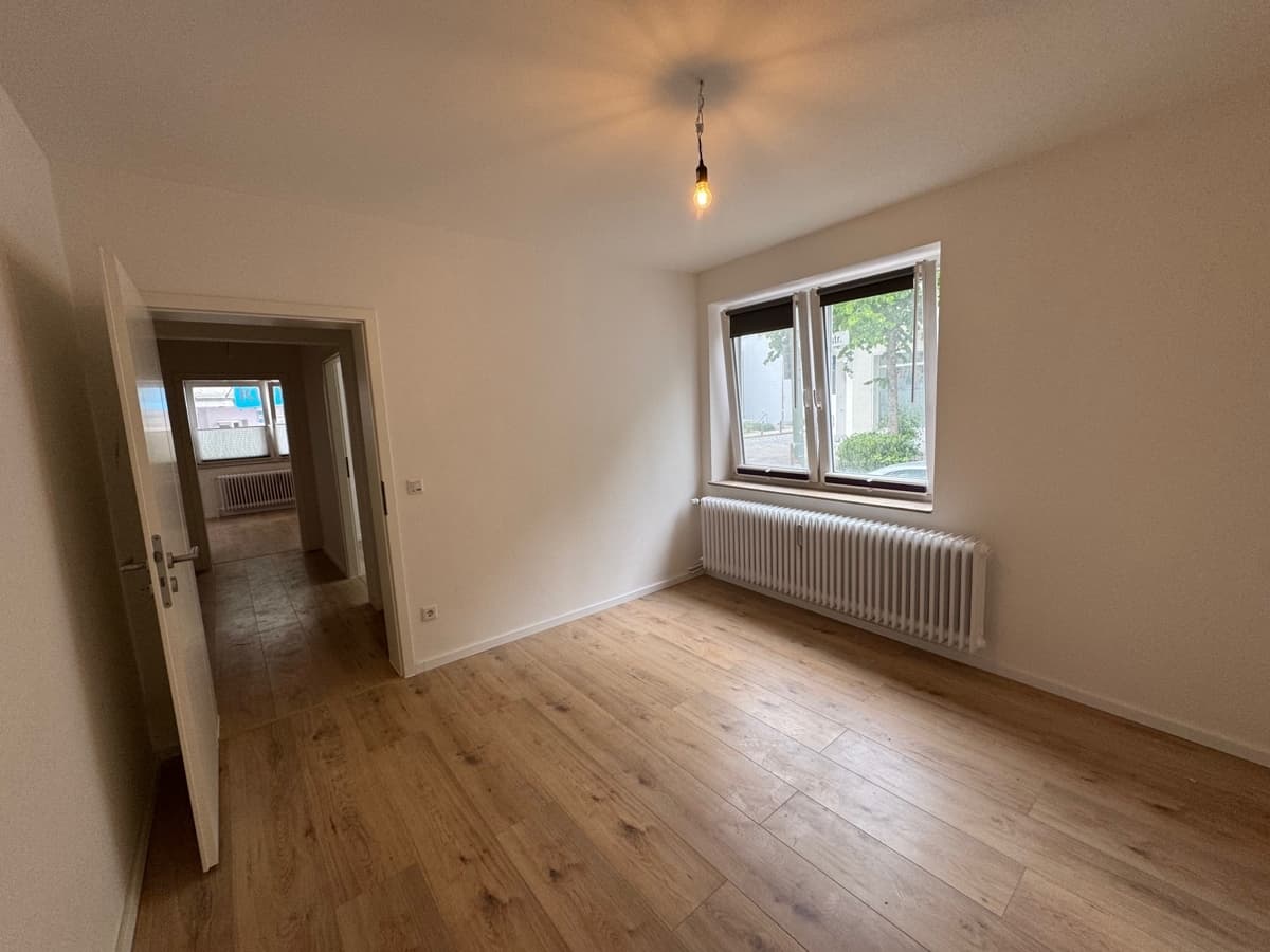 Schlafzimmer mit Blick in den Flur