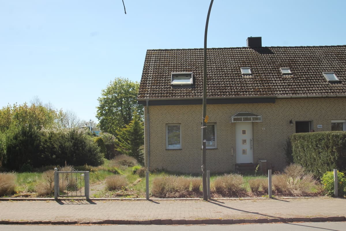 VERKAUFT ! Kleines Reihenendhaus mit Erweiterungspotential und tollem Garten mit Baumöglichkeit