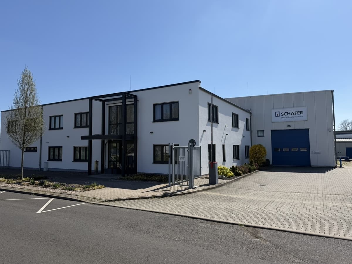 Gewerbeimobilie mit Büro- und Hallenflächen kurzfristig verfügbar