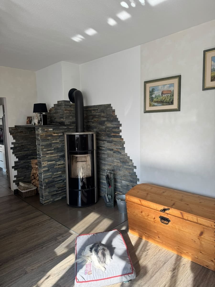 Wohnzimmer mit Kamin